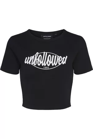 UNFOLLOWED x ABOUT YOU Menina T-shirts & Manga Curta - Camisa 'GIRLFRIEND