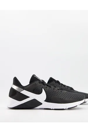 Nike Legend Essential 2 trainers in and white