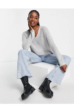 JDY Lightweight v neck jumper in