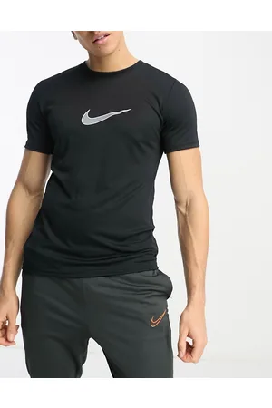 Nike Homem T-shirts & Manga Curta - Academy Dri-FIT swoosh t-shirt in