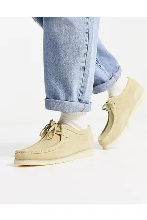 Clarks Homem Wallabee shoes in maple suede