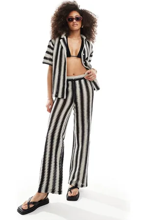 Iisla & Bird Iisla& Bird knitted stripe beach trouser co-ord in black and white