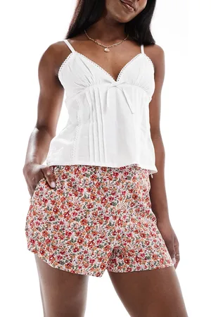 Pieces® Floaty shorts in ditsy