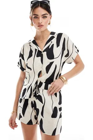 JDY Pull on textured short co-ord in abstract mono print