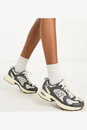 New Balance 530 trainers in off and grey