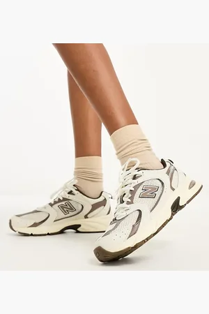New Balance 530 trainers in off and beige