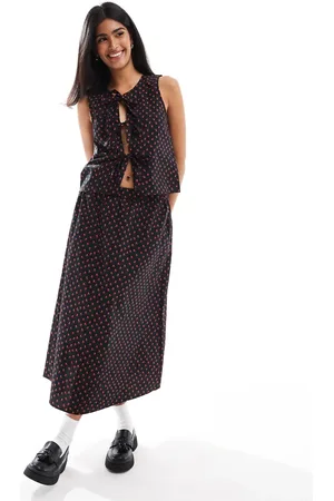 ONLY Tiered midi skirt in ditsy floral