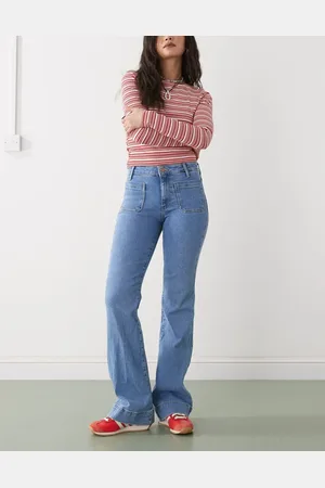 Wrangler Flared jean with front pockets in bright