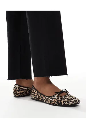 New Look Satin key hole ballet flat in leopard print