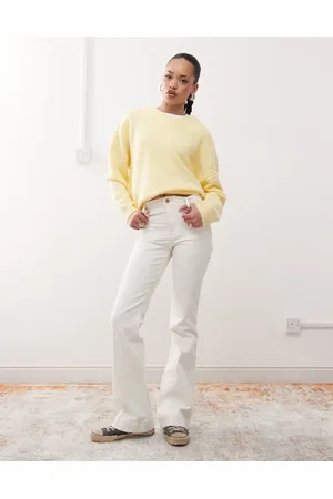 Wrangler Flared jean in with front pockets