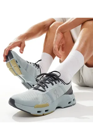 On Running ON Cloudpulse trainers in glacier safari