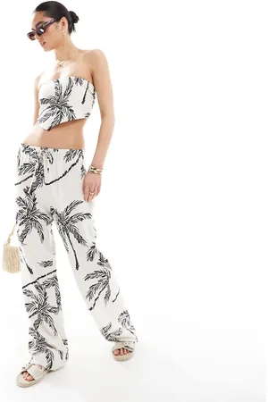 4th & Reckless Linen blend wide leg trouser co-ord in beige palm print