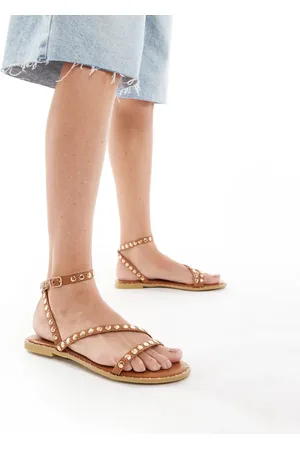 SEQWL Flat sandals with studded staps in tan