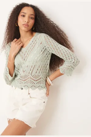 JDY Open knit scallop edge top in light
