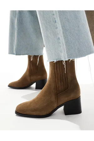 Pull&Bear Heeled suede ankle boots in dark