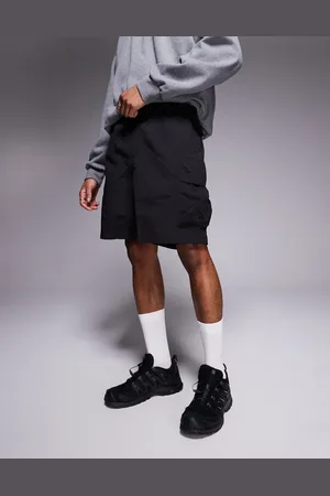 The North Face Cargo pocket logo shorts in
