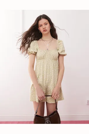 Miss Selfridge Shirred puff sleeve playsuit in light print