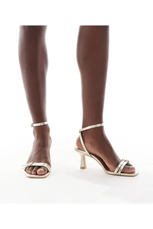 Bershka Buckle detail heeled sandals in