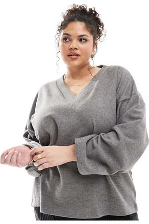 ASOS ASOS DESIGN Curve supersoft oversized V neck jumper in charcoal