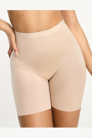 Spanx Shape Invisible contouring girl short in champagne beige