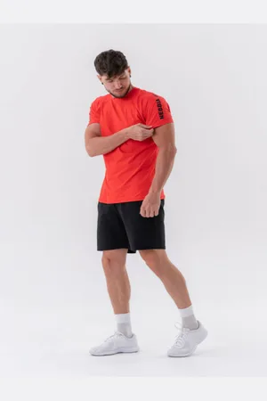 Nebbia Essentials T-shirt