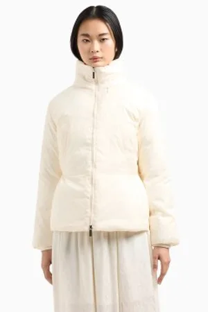 Armani Exchange Para mulher. XW000213AF10852F0015 Casaco acolchoado de comprimento regular com gola subida e padrão jacquard em tons de bran