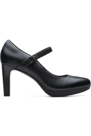 Clarks Para mulher. 26157784 Sapatos de couro preto Ambyr Shine (38), 5 a 8cm, Fivela, Casual