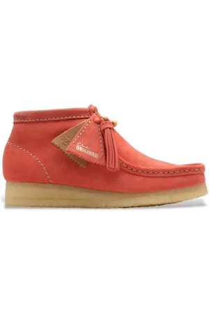 Clarks Para mulher. 26181112 Botas de couro coral Wallabee (36), Plano, Camurça, Cordão, Casual