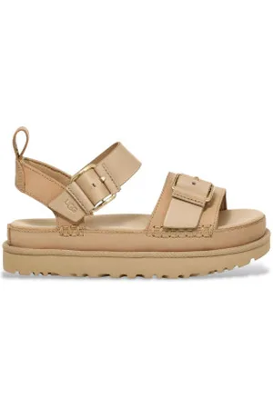 UGG Para mulher. 1167392 Sandálias de couro Goldenstar Villa mostarda (36), Plano, Fivela, Casual
