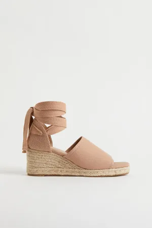 H&M Alpercatas com salto de cunha
