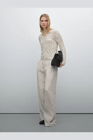 Massimo Dutti Cardigan Justo Com Pormenor De Franzidos