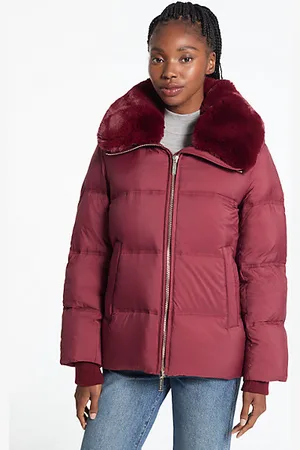 Michael Kors MKCasaco acolchoado com gola de pelo sintético -