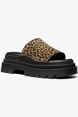 Michael Kors MKSandália chinelo com plataforma em pelo de bezerro com estampado de leopardo Kendra -