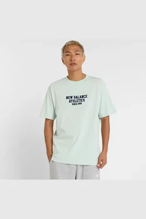 New Balance Homens Varsity Graphic T-Shirt em , Tamanho 2XL