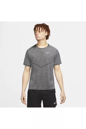 Nike Homem T-shirts desportivas - Camisola de running de manga curta Dri-FIT ADV Techknit Ultra para homem