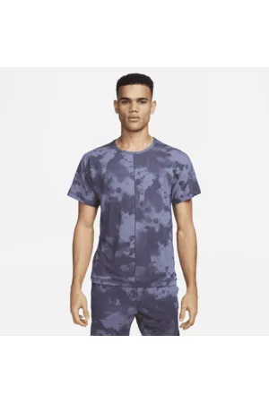 Nike Homem T-shirts desportivas - Camisola de ioga de manga curta com estampado integral Dri-FIT para homem