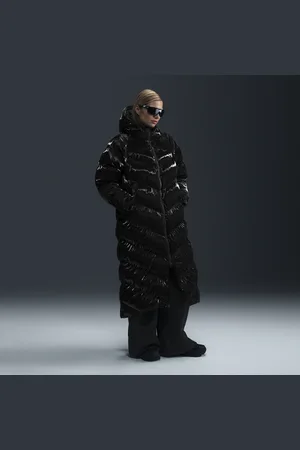 Nike Parca brilhante folgada com capuz Therma-FIT Sportswear Windpuffer para mulher