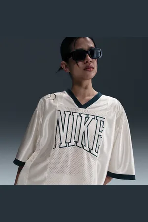 Nike Camisola de manga curta folgada com grafismo Sportswear Street para mulher