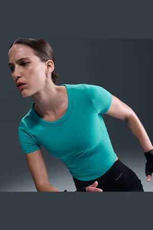 Nike Top de manga curta Dri-FIT One Fitted para mulher