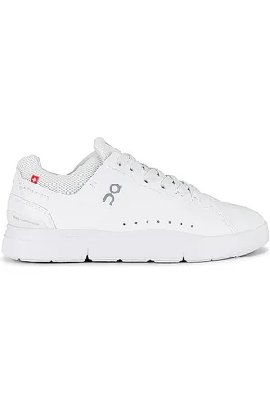 On Running The Roger Advantage Sneaker in - White. Size 10 (also in 10.5, 11, 6.5, 7, 7.5, 8, 8.5, 9, 9.5).
