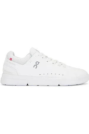 On Running The Roger Advantage in - White. Size 7 (also in 7.5).