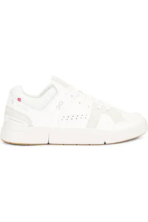 On Running The Roger Clubhouse Sneaker in - White. Size 8 (also in 8.5).