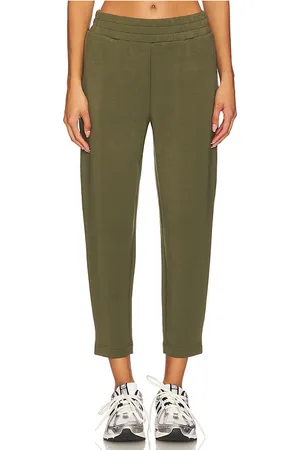 Varley The Slim Pant in - Olive. Size L (also in M, S, XL).