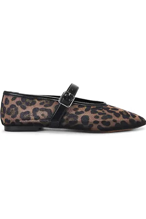 Steve Madden Dreaming Flat in - Brown. Size 6.5 (also in 8).
