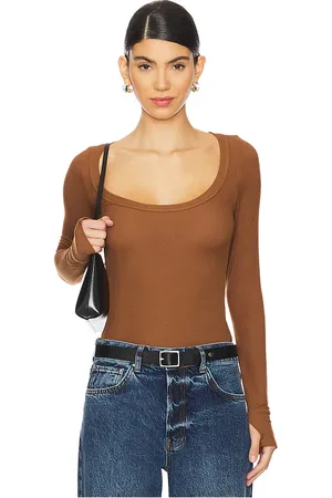 Michael Lauren Leonard Long Sleeve Scoop Neck W/ Thumbhole Top in - Brown. Size S (also in XS).