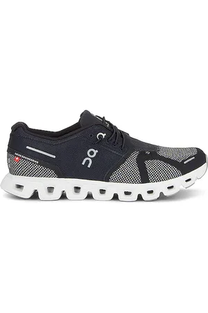 On Running Cloud 5 Combo in - Black. Size 7 (also in 7.5, 8, 8.5).