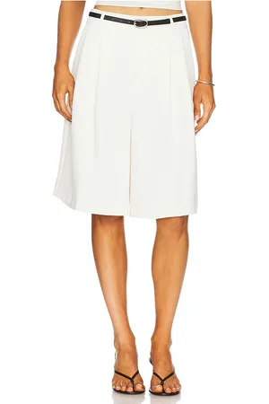 GOOD AMERICAN Luxe Suiting Long Shorts in - Ivory. Size 0 (also in 10, 12, 14, 16, 18, 2, 20, 22, 24, 6, 8).