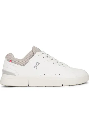 On Running The Roger Advantage Sneakers in - White. Size 10 (also in 10.5, 11, 11.5, 12, 12.5, 7, 7.5, 8, 9.5).
