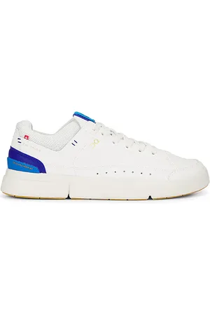 On Running The Roger Centre Court in - White. Size 10 (also in 10.5, 11, 11.5, 12, 12.5, 13, 7, 7.5, 8, 8.5, 9, 9.5).