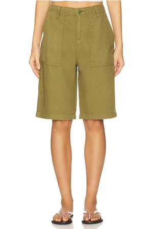 GOOD AMERICAN Lite Linen Bermuda Short in - Olive. Size 0 (also in 00, 10, 12, 14, 16, 18, 2, 20, 22, 24, 4, 6, 8).